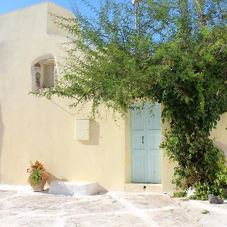 Nalas Suites Emporio  Exterior photo