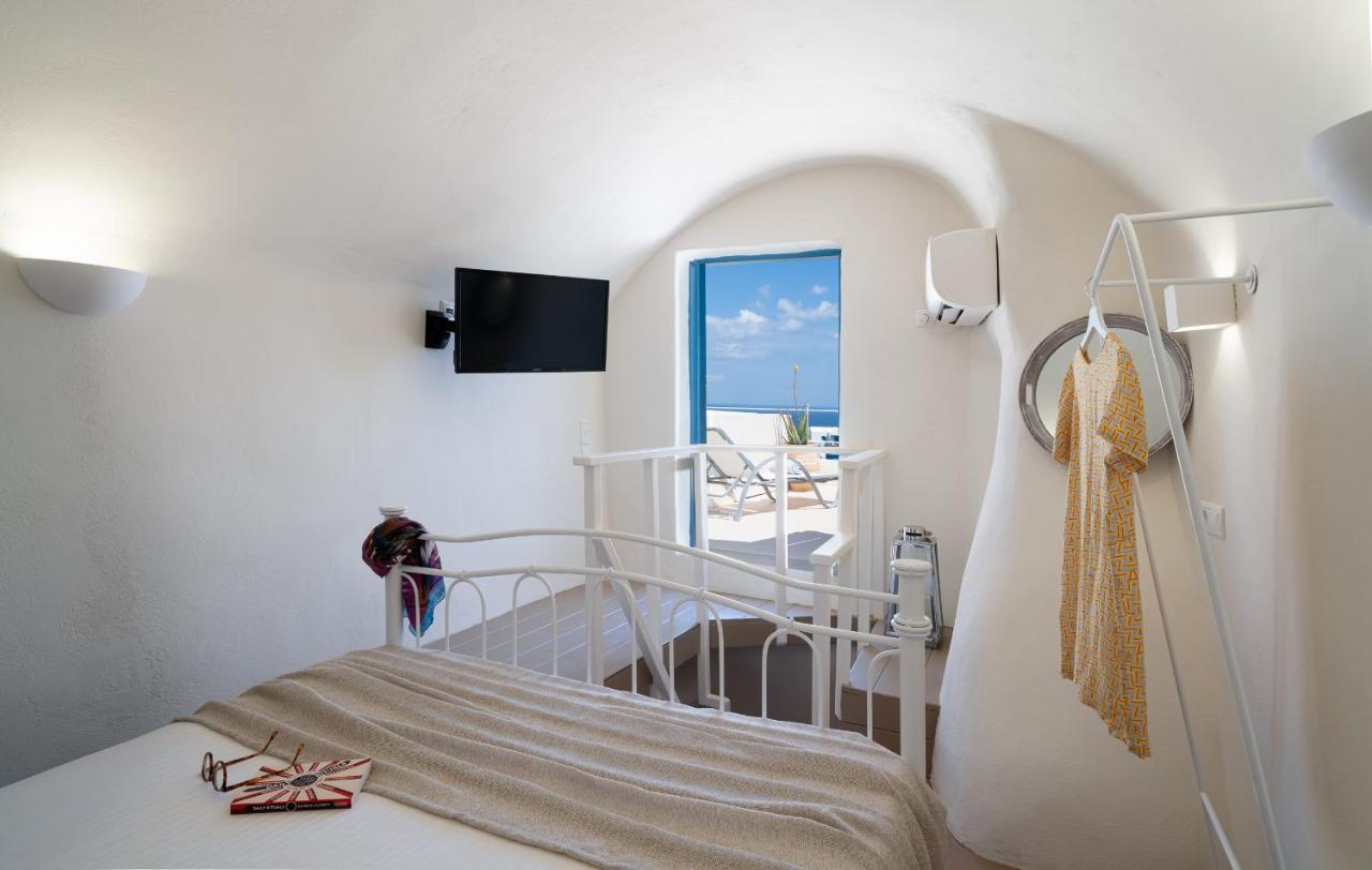 Nalas Suites Emporio  Exterior photo